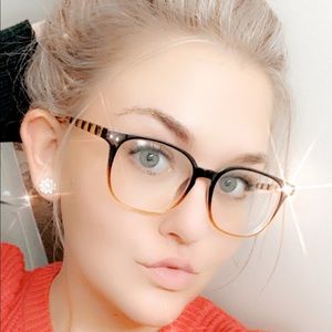 Meet your Posher, Alexandra